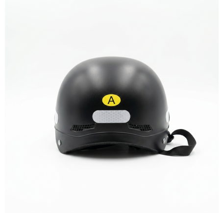 City ​​helmet with goggles