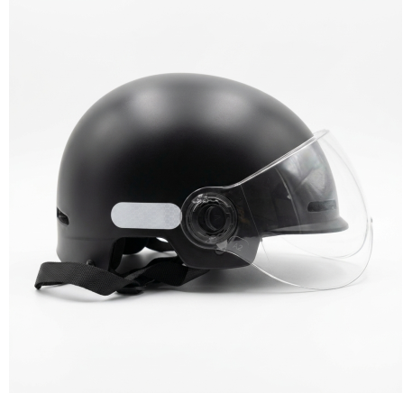 City ​​helmet with goggles