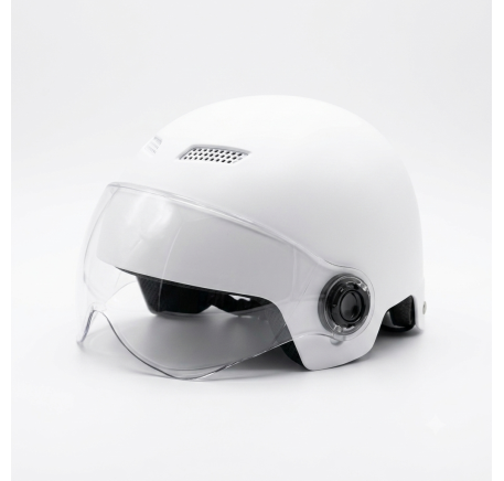City ​​helmet with goggles